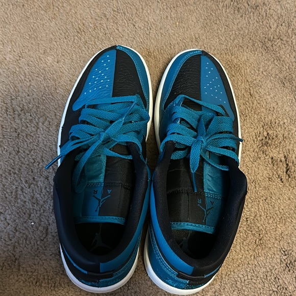 Women Jordan 1 SE low Bright Bruce size 9.5 - Picture 7 of 9